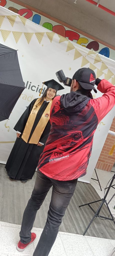 DyN Producciones - Estudios fotográficos previos a la ceremonia de graduación